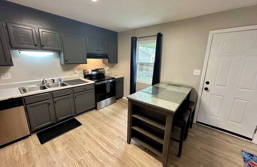 Hickory Apartment | Extended Stay NE Hickory 2 Bed, 1.5 Bath, Workspace, Washer Dryer,