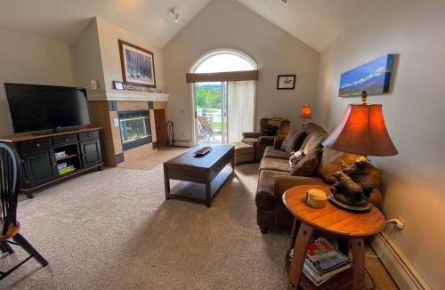 Carroll Villa | F5 Renovated home on golf course in Bretton Woods AC