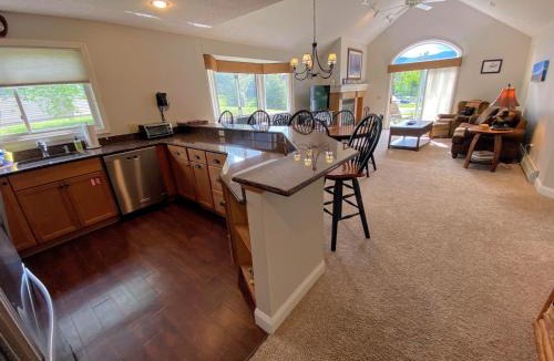 Carroll Villa | F5 Renovated home on golf course in Bretton Woods AC