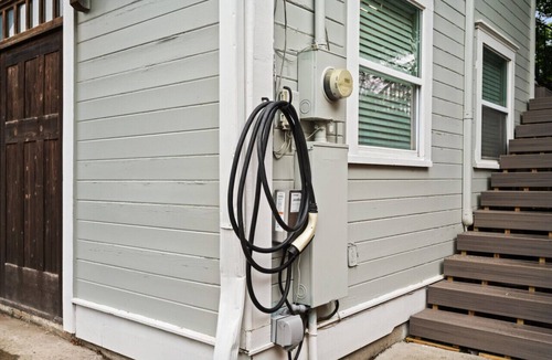 Georgetown House | Fabulous Chic Studio on Main St. Walk to Downtown!
