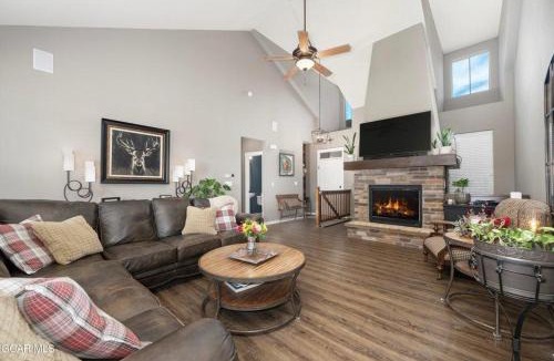 Silvercreek House | Fairway Valley, 0022