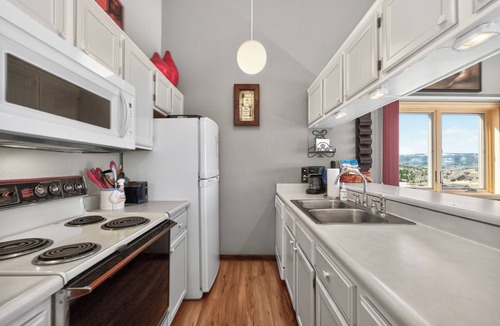 Silvercreek House | Family and pet friendly 3 bedroom rental with great views