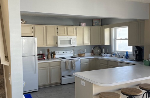 Ocean Isle Beach House | Family-Friendly 5 BD/3BA House in Island Park across from Beach Access