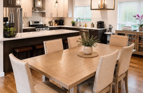 White Center Apartment | Family Friendly 3-bedroom apartment with AC in charming Seattle