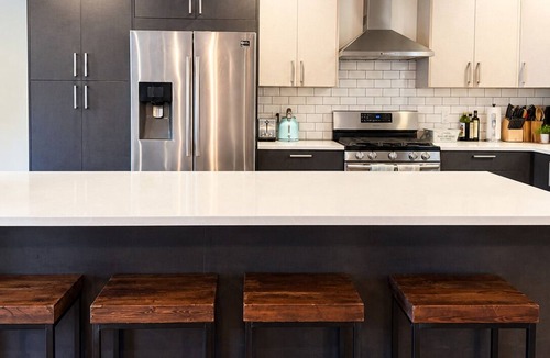 White Center Apartment | Family Friendly 3-bedroom apartment with AC in charming Seattle