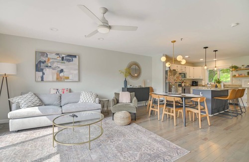 North Conway Apartment | Family-friendly Gem w/Heated Pool Near Storyland!