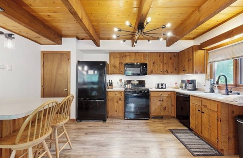 Intervale House | Family-Friendly Home close to local attractions: AC & Shared Pool/Tennis Courts