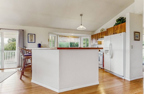 Kamuela House | Family friendly home with mountain view, private lanai, yard and WIFI