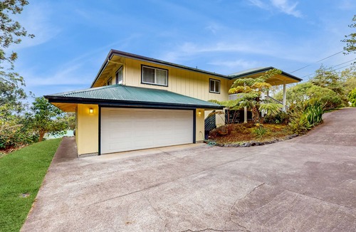 Kamuela House | Family friendly home with mountain view, private lanai, yard and WIFI