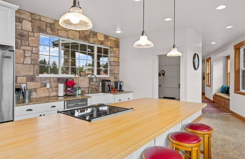 Leavenworth House | Family friendly lodge on the River, dog friendly.