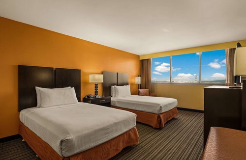 Western Honolulu Hotel | Family Friendly Stay | 2 Double Beds Standard Room | Free Breakfast & Pool