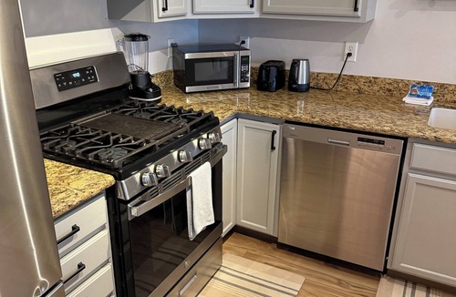 Abbott Loop House | Family Getaway - Central Location - No Chores