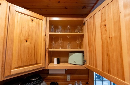 Bethlehem Cabin | Family Log Cabin Kitchenette White Mountains