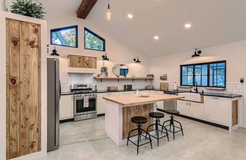 South Manchaca House | Family Relaxation: Private Pool & Spa with Games