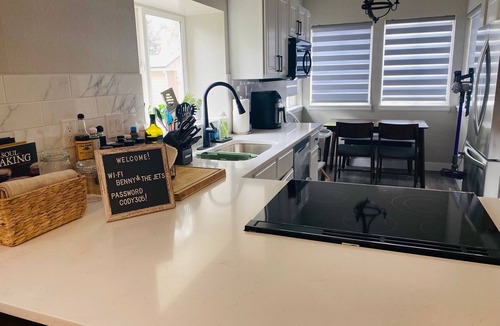 Denver House | Family Retreat, Fire Pit EV Charger Near Denver Sleeps 9
