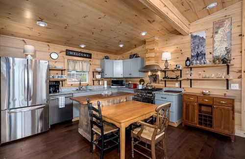 Blue Ridge Cabin | Fantastic Glamping Tiny Home Rental on The Toccoa River in Blue Ridge, Georgia