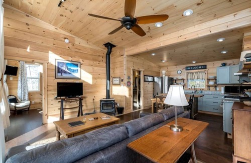 Blue Ridge Cabin | Fantastic Glamping Tiny Home Rental on The Toccoa River in Blue Ridge, Georgia