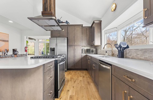 Mount Mourne House | Fantastic Lake Front Home w Hot Tub, Firepit, Ping Pong and much more!