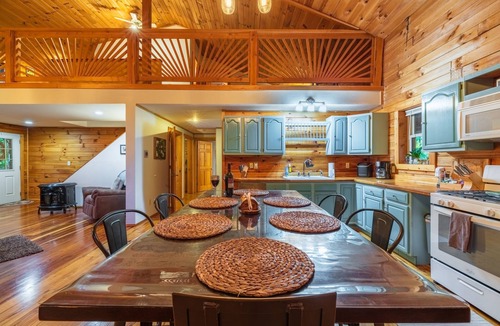 Laurelville Cabin | Fern Ridge Cabin - Hot Tub - 60 Acres with Trails!