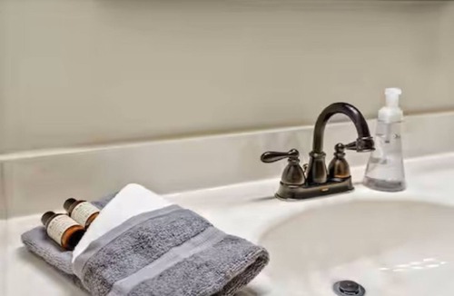 Bowling Green Condo | First Class Comfort 3BD & 2BA in Bowling Green