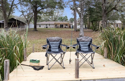 Conroe House | Fish/Relax at Lakefront Retreat Sleeps 10 Pets OK