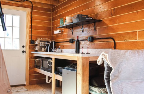 Fishhook Cabin | Fishhook Cabin in Palmer for a cozy getaway