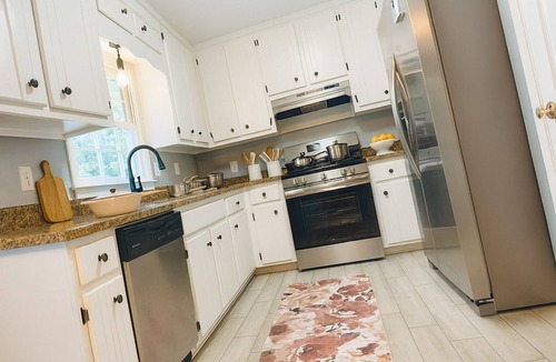 Acworth House | Five-Star Retreat by Lakepoint Station