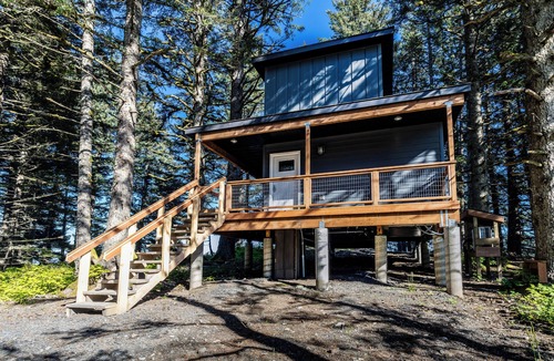 Chiniak Cottage | Forest View Cottage- Ocean Views from Private Balcony at Friends by the Ocean
