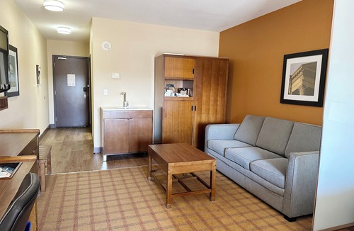 Southeast Edmonton Hotel | Four Points By Sheraton Edmonton Gateway