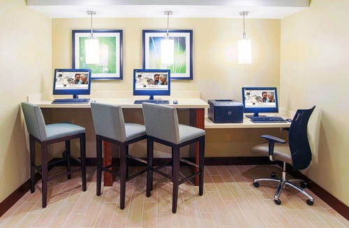 Northfield Apartment | Free Breakfast Buffet. Pool & Gym Access. King Studio.