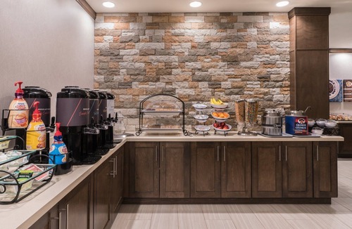 Midtown Anchorage Apartment | Free Breakfast Buffet Included. Pool, Hot Tub, & Gym Access!