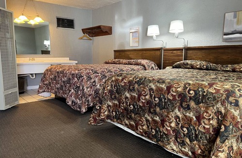 Cuba Hotel | Frontier Motel