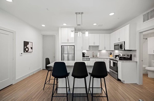 Waller Creek District Hotel | Fully Equipped for Comfort – Walk to Rainey Street, Dining & Downtown Fun