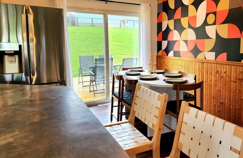 Lancaster House | Fun Midcentury Home | Hot Tub | Karaoke | Games