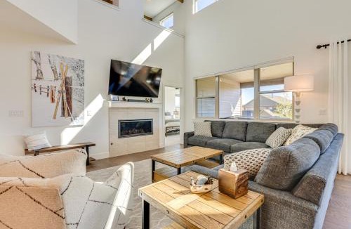 Grand Elk Ranch House | Furnished Deck & Hot Tub: Chic Granby Home!