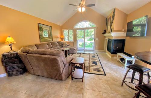 Carroll Villa | G5 WOW Stunning single level home next to golf course and Mt Washington Hotel AC skiing