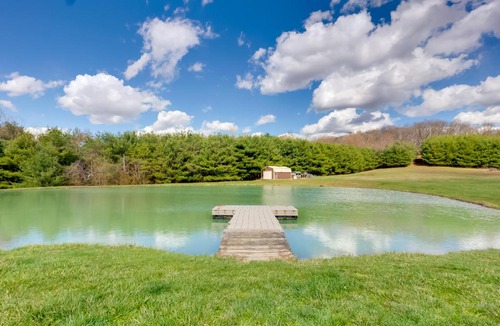 Hallsville House | Game Room & On-Site Pond: Laurelville Retreat!