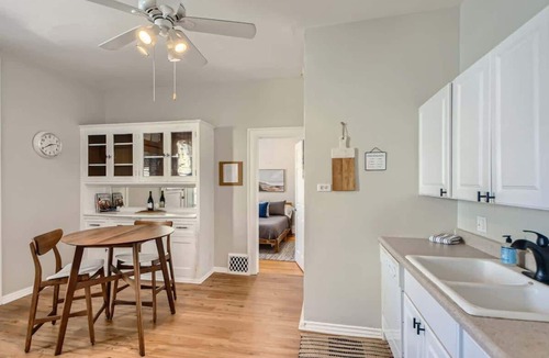 City Park West Apartment | Gaylord by Modern Midstay/1Block to CityPark #G1