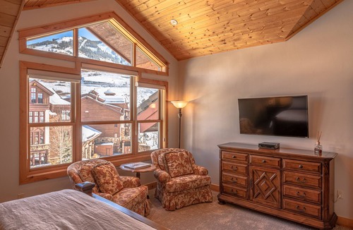 Mount Crested Butte Condo | Getaway in CB with your family @ 4 bedroom Penthouse@Black Bear Lodge!