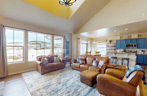 Silvercreek House | Getaway with fireplace, gas fire pit, shared pool/hot tub-minutes to ski & golf