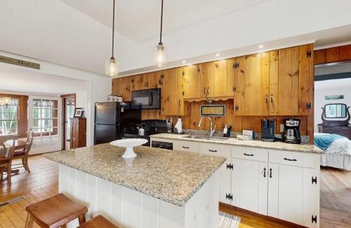 Easton House | Gingerbread Cottage