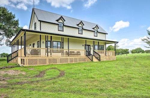 Garfield House | ‘Gingerland Ranch’ in Del Valle: Game Room & Porch