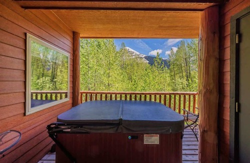 Alyeska Apartment | Girdwood Getaway - Hot tub with a View!