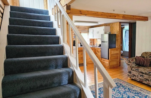 Kenny Lake Cabin | Glacier Cabin: Two-Bedroom Two-Story