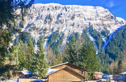 Mendenhall Valley House | Glacier Guest Room - Walk to the Mendenhall Glacier Offering 10% OFF ON TOURS!