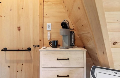 Oxford Cabin | Glamping A-Frame Cabin with Cold Plunge + Hot Tub