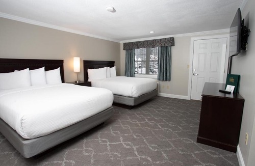 Bartlett Hotel | Golden Apple Inn