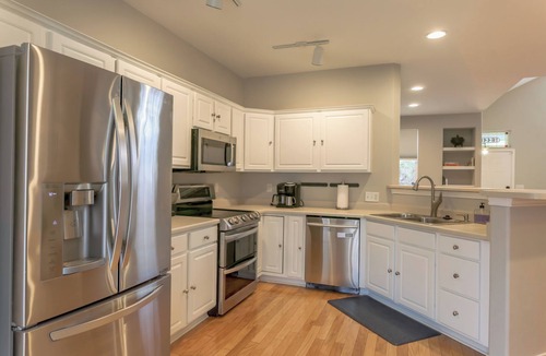 Aurora House | Golden Hour House - 2 primary bedrooms & garage