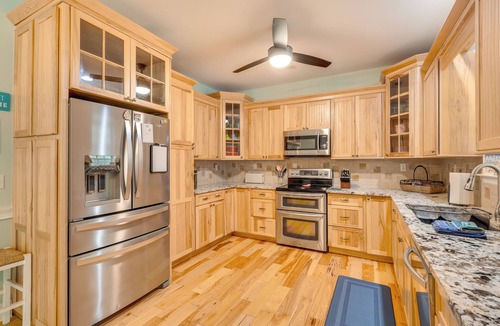 Tranquil Harbour House | Golf Cart, Bikes, Easy Beach Days! Oak Island