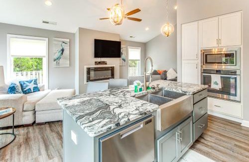 Little River House | Golf Cart Included: Little River Cottage w/Deck!